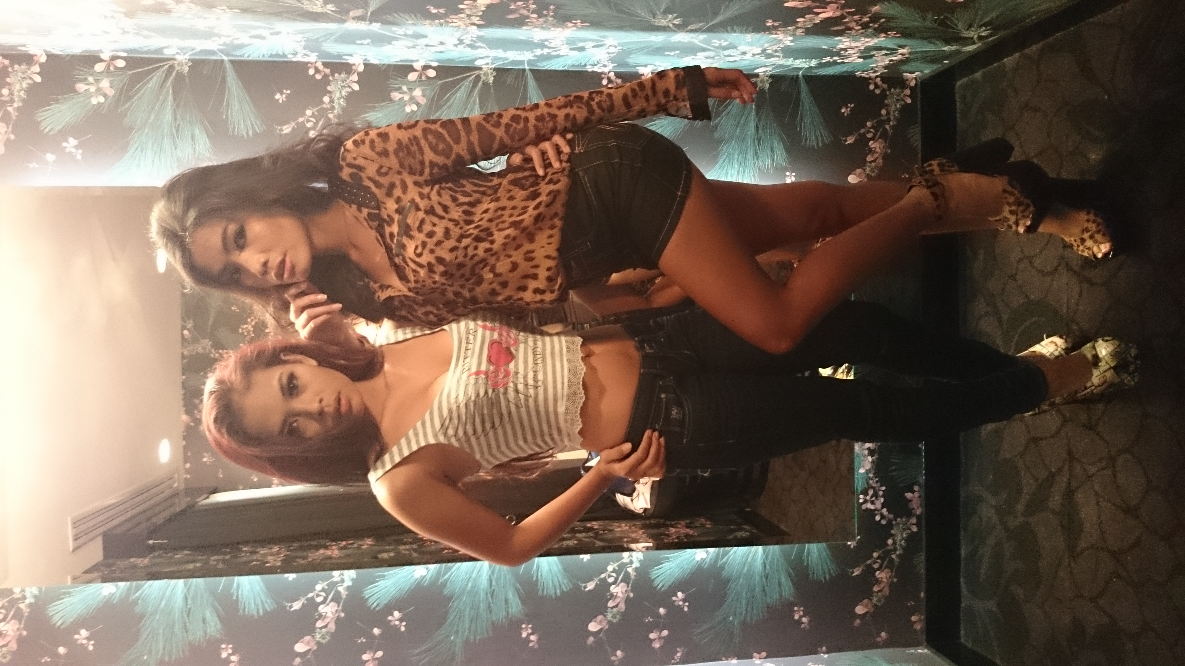@Ruang_ModelVIP_Aurora Lessa & Via Avrilia